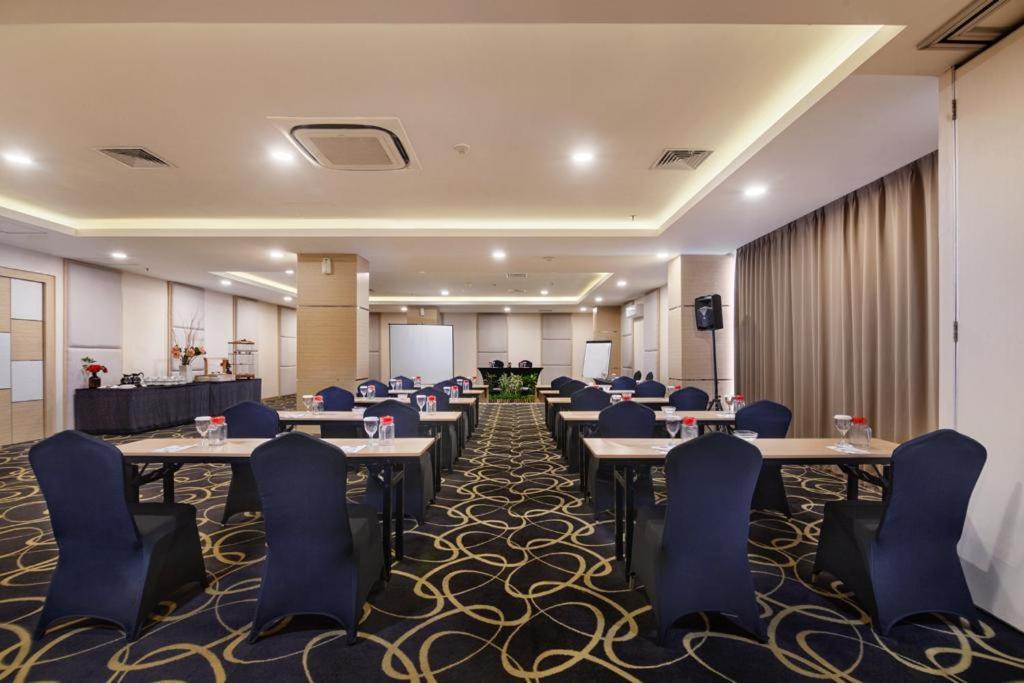 Hotel Quest Darmo - By Aston 3*